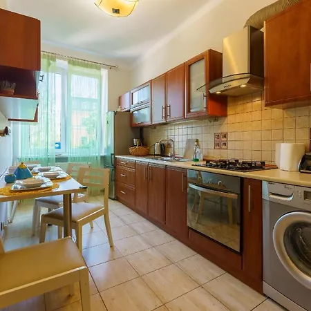 Studencka Street Apartman *